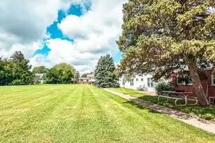 575 Berry Ave, Grayslake, IL 60030 - Photo 9