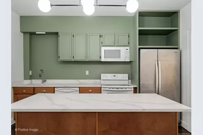 11334 S Saint Lawrence Avenue, Chicago, IL 60628 - Photo 7