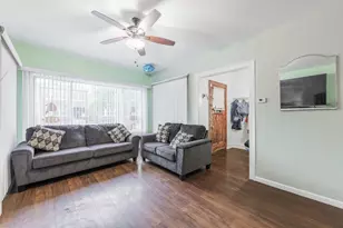 6733 S Campbell Ave, Chicago, IL 60629 - Photo 3