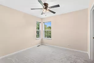 135 Tanglewood Dr, Glen Ellyn, IL 60137 - Photo 19