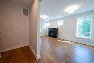 1901 W Berwyn Ave, Chicago, IL 60640 - Photo 5