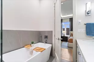 1346 W Walton St, Chicago, IL 60642 - Photo 21