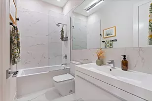 1346 W Walton St, Chicago, IL 60642 - Photo 25