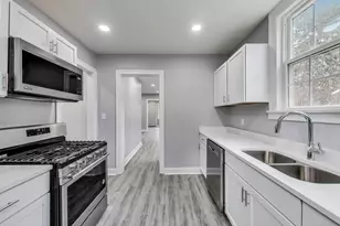 3 S Calumet Ave, Aurora, IL 60506 - Photo 5