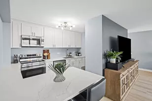 4250 N Marine Dr, Chicago, IL 60613 - Photo 7