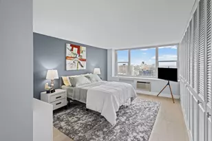 4250 N Marine Dr, Chicago, IL 60613 - Photo 9