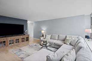 4250 N Marine Dr, Chicago, IL 60613 - Photo 3