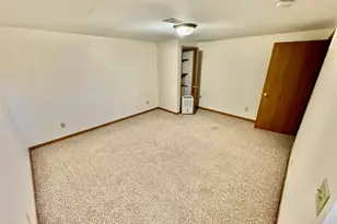 1383 Moluf St, Dekalb, IL 60115 - Photo 9