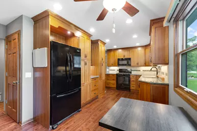 18207 W Big Oaks Road, Grayslake, IL 60030 - Photo 5
