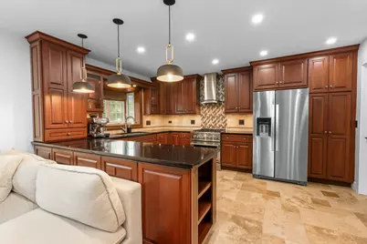 575 Gateshead Avenue N, Elk Grove Village, IL 60007 - Photo 9