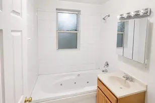 6452 N Bell Ave, Chicago, IL 60645 - Photo 5