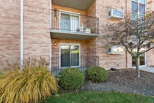 18302 Robin Ln, Homewood, IL 60430 - Photo 3