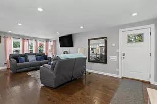 908 E 159th Pl, South Holland, IL 60473 - Photo 3