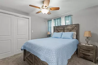 908 E 159th Place, South Holland, IL 60473 - Photo 7