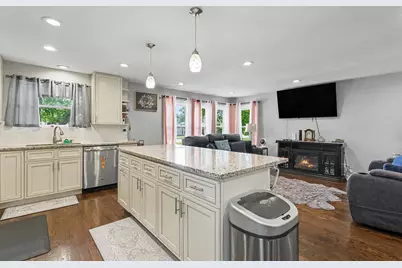 908 E 159th Place, South Holland, IL 60473 - Photo 5