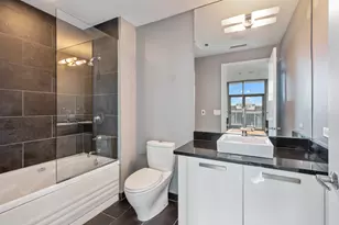 110 W Superior St, Chicago, IL 60654 - Photo 35