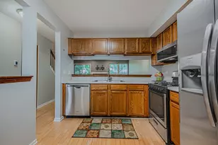 1069 Talbots Ln, Elk Grove Village, IL 60007 - Photo 11