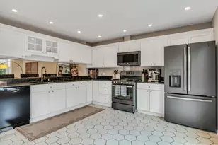 2331 N Wayne Ave, Chicago, IL 60614 - Photo 11