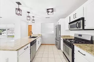 639 Queens Ct, Rockton, IL 61072 - Photo 11