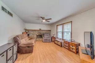 1602 Larson Ave, Saint Charles, IL 60174 - Photo 13