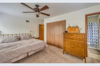 1602 Larson Avenue, Saint Charles, IL 60174 - Photo 17