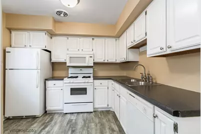 606 S Milwaukee Avenue #B, Libertyville, IL 60048 - Photo 5