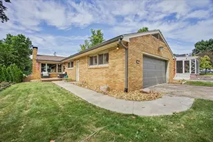 8 Briarwood Ave, Bloomington, IL 61701 - Photo 3