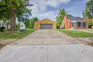 8 Briarwood Ave, Bloomington, IL 61701 - Photo 5