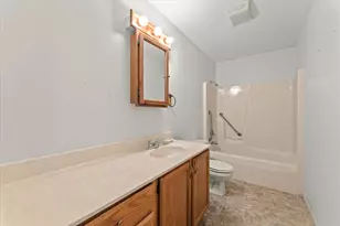 915 E Grant St, Monticello, IL 61856 - Photo 17