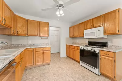 915 E Grant Street, Monticello, IL 61856 - Photo 11