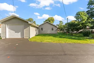915 E Grant St, Monticello, IL 61856 - Photo 29