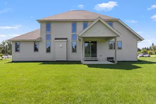 296 Club House Dr, Cherry Valley, IL 61016 - Photo 3