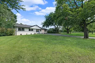 403 Springsouth Rd, Schaumburg, IL 60193 - Photo 3