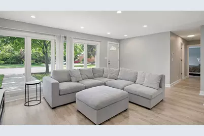 403 Springsouth Road, Schaumburg, IL 60193 - Photo 5