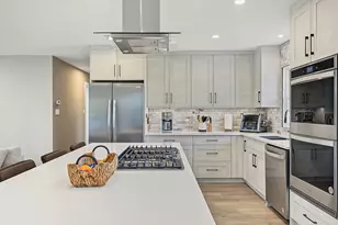 403 Springsouth Rd, Schaumburg, IL 60193 - Photo 9