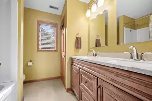 26165 N Greenbriar Ct, Lake Barrington, IL 60084 - Photo 23