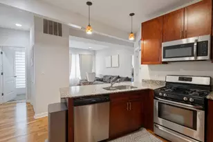 7225 N Rogers Ave, Chicago, IL 60645 - Photo 3
