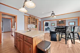 1084 Redwood Dr, Yorkville, IL 60560 - Photo 9
