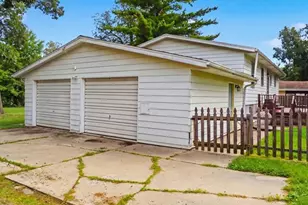 1021 Myrtle Ave, Dixon, IL 61021 - Photo 3