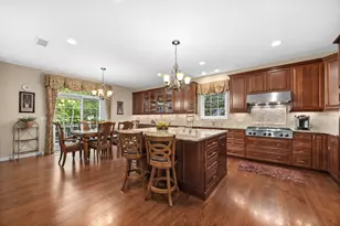 1657 Hickory Dr, Hoffman Estates, IL 60192 - Photo 5
