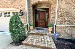 1657 Hickory Dr, Hoffman Estates, IL 60192 - Photo 3