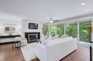 1 Oak Brook Club Dr, Oak Brook, IL 60523 - Photo 7