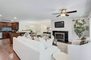 1 Oak Brook Club Dr, Oak Brook, IL 60523 - Photo 11