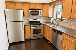 174 E Springbrook Dr, Bloomingdale, IL 60108 - Photo 5