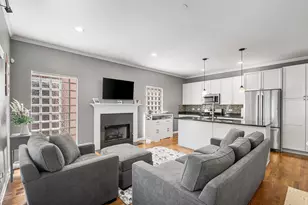 1123 W Grace St, Chicago, IL 60613 - Photo 3