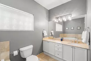 1123 W Grace St, Chicago, IL 60613 - Photo 13