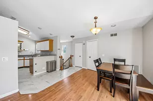 1052 Woodhill Ct, Elgin, IL 60120 - Photo 5