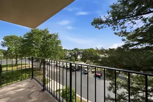 2000 St Regis Dr, Lombard, IL 60148 - Photo 25