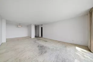 2000 St Regis Dr, Lombard, IL 60148 - Photo 5