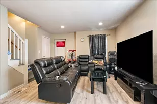 735 E 105th Pl, Chicago, IL 60628 - Photo 3